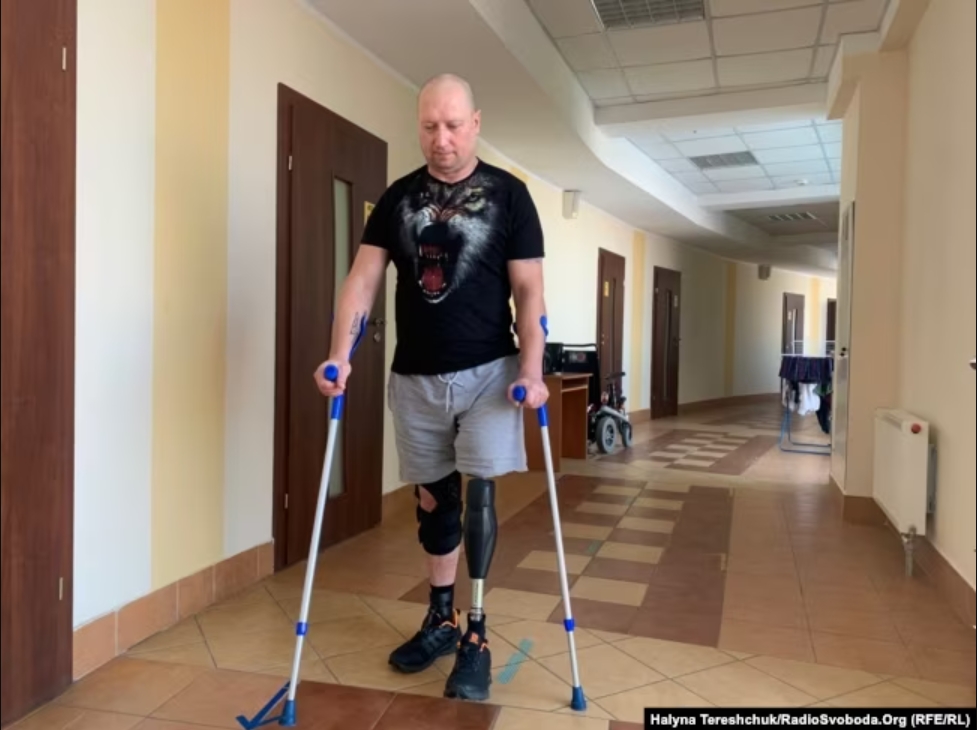 "Я мав сховатися за спини шістьох дітей?" Історія воїна, який втратив у бою ногу
